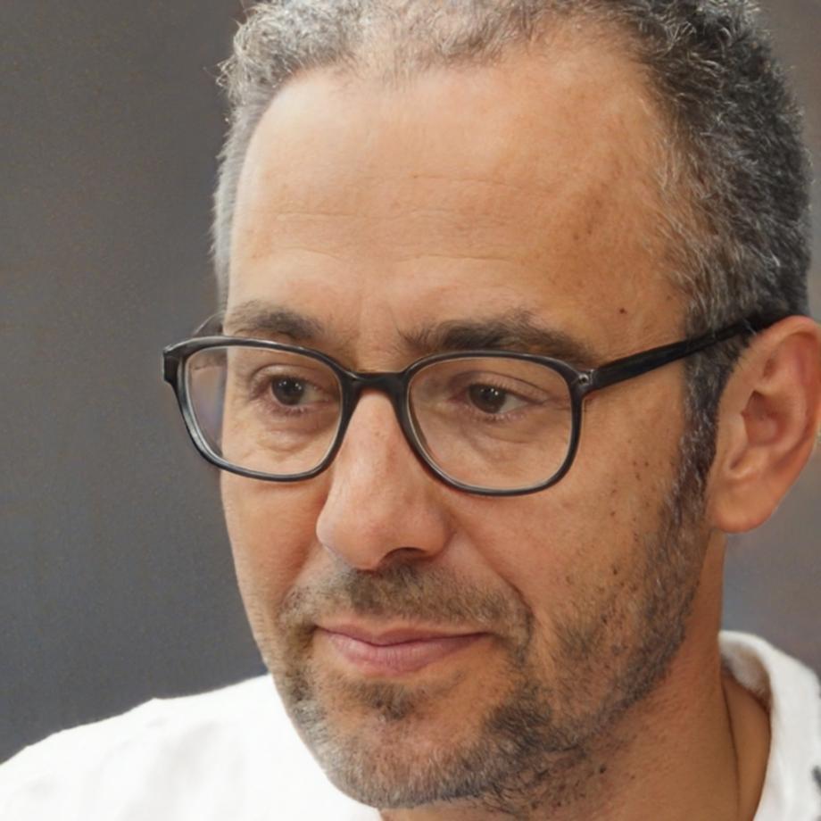 Carlos Mendoza, experto en educación financiera